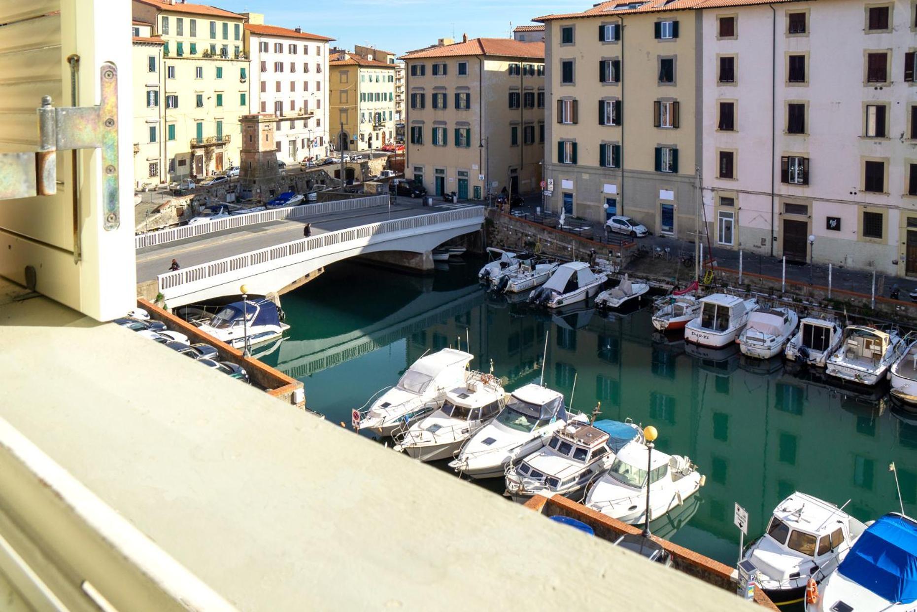 Near The Port-Elegante Appartamento Con Vista Sui Canali Livorno Buitenkant foto