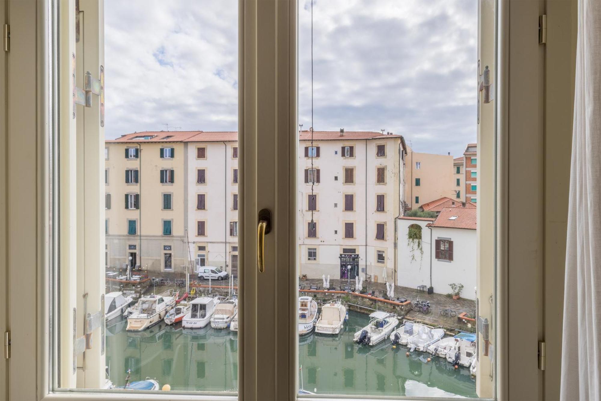 Near The Port-Elegante Appartamento Con Vista Sui Canali Livorno Buitenkant foto